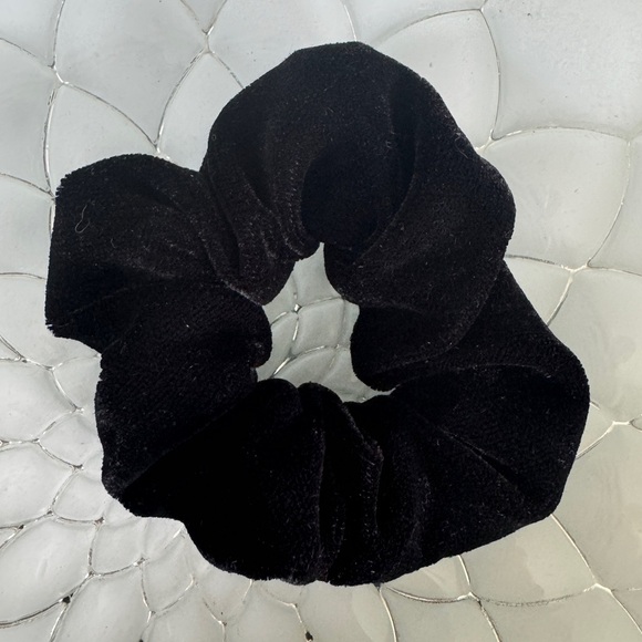 Lita Kinsey “Glow In The Dark” Scrunchie Trio Pack - Picture 5 of 5